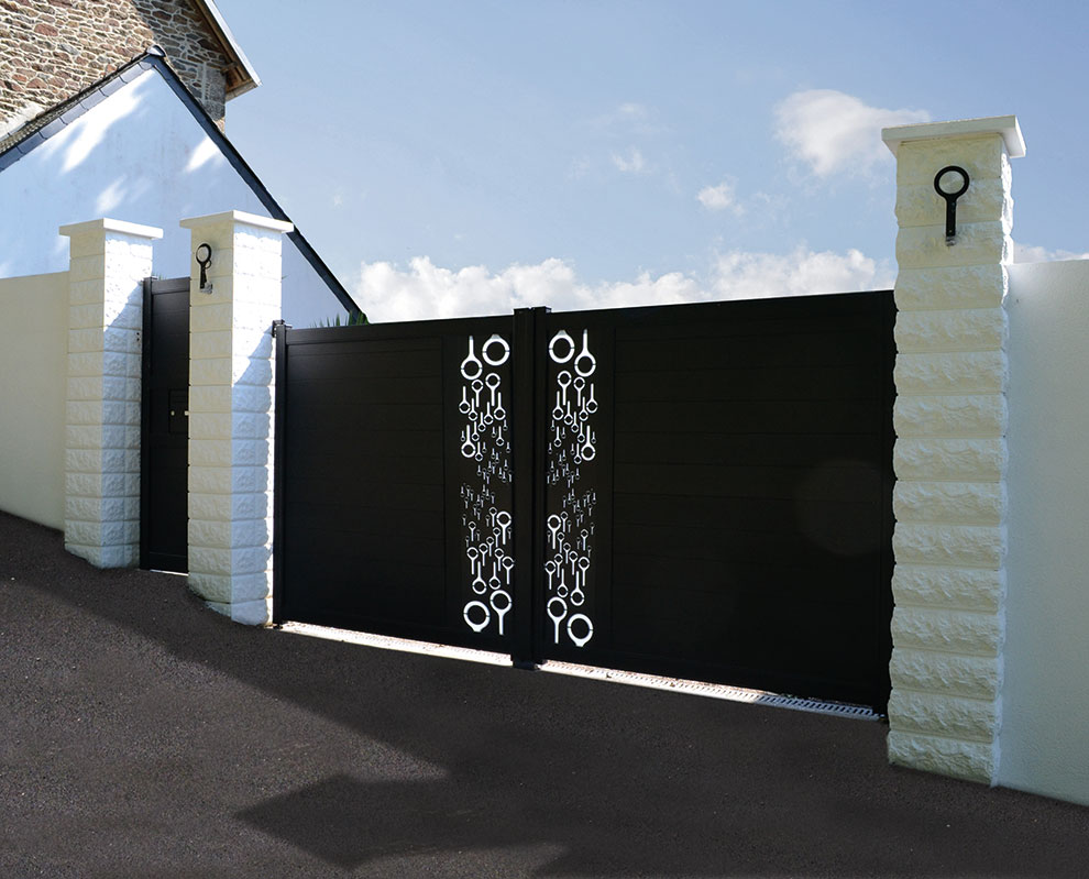 Le portail battant aluminium décor Picto par Kostum Fresk Le portail battant aluminium décor Picto par Kostum Fresk