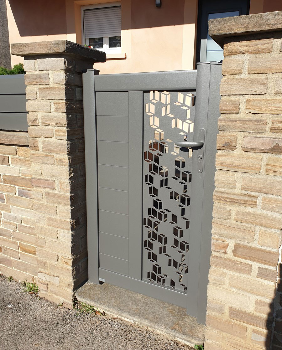 Le portillon aluminium décor Hugy par Kostum Fresk Le portillon aluminium décor Hugy par Kostum Fresk