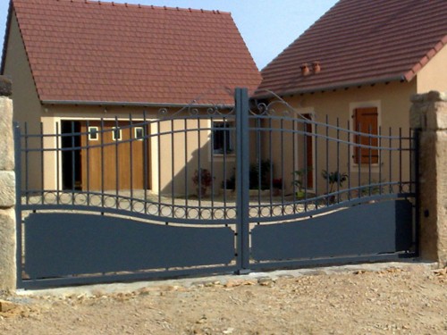 Achat Portail aluminium battant Bohars par kostum fabrication spéciale option soubassement ajouré