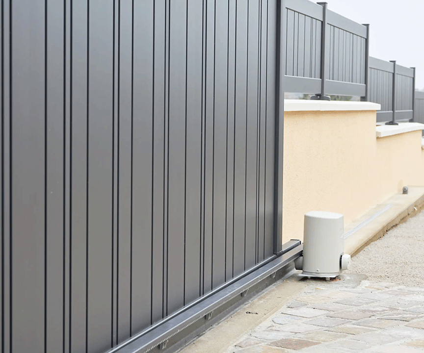 Les avantages principaux d’un portail à motorisation électrique intégrée