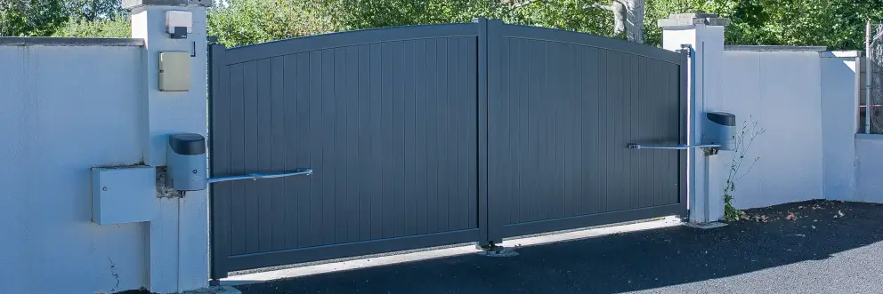 portail classique motorisé deux battants