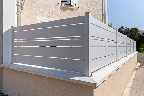 Clôture en aluminium ajourée Spas Kostum