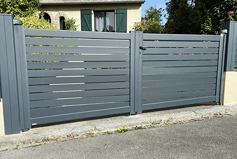 Portail battant en aluminium Raz Kostum