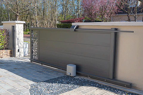 Portail en aluminium coulissant motorisé Kostum