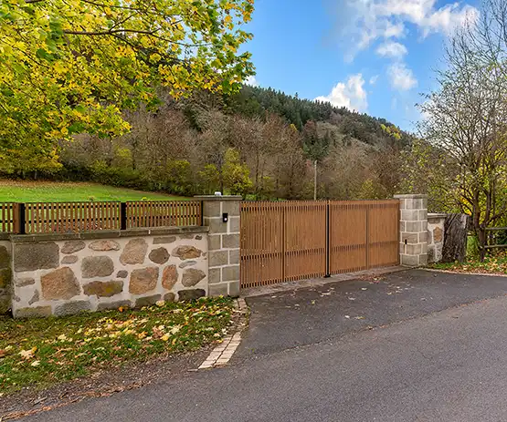 Mon projet portail : s’offrir un nouveau portillon et une nouvelle clôture