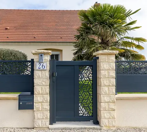 portillon avec décor