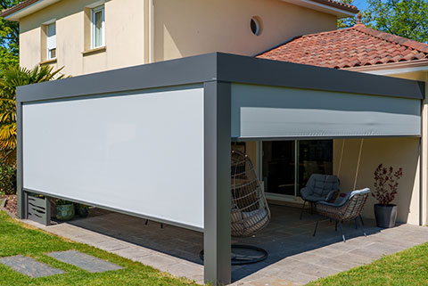 Pergola en aluminium avec store Poppy Kostum