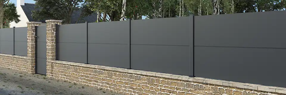 Clôture pleine en aluminium Klavel Kostum