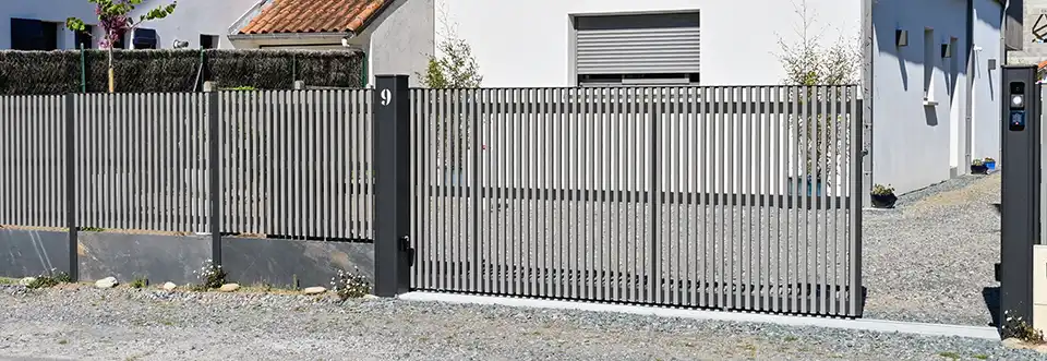 portail à tasseaux coulissant aluminium ganit kostum