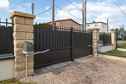 portail battant plein aluminium pont-aven kostum