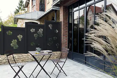 Clôture avec décor en aluminium Flamig Kostum