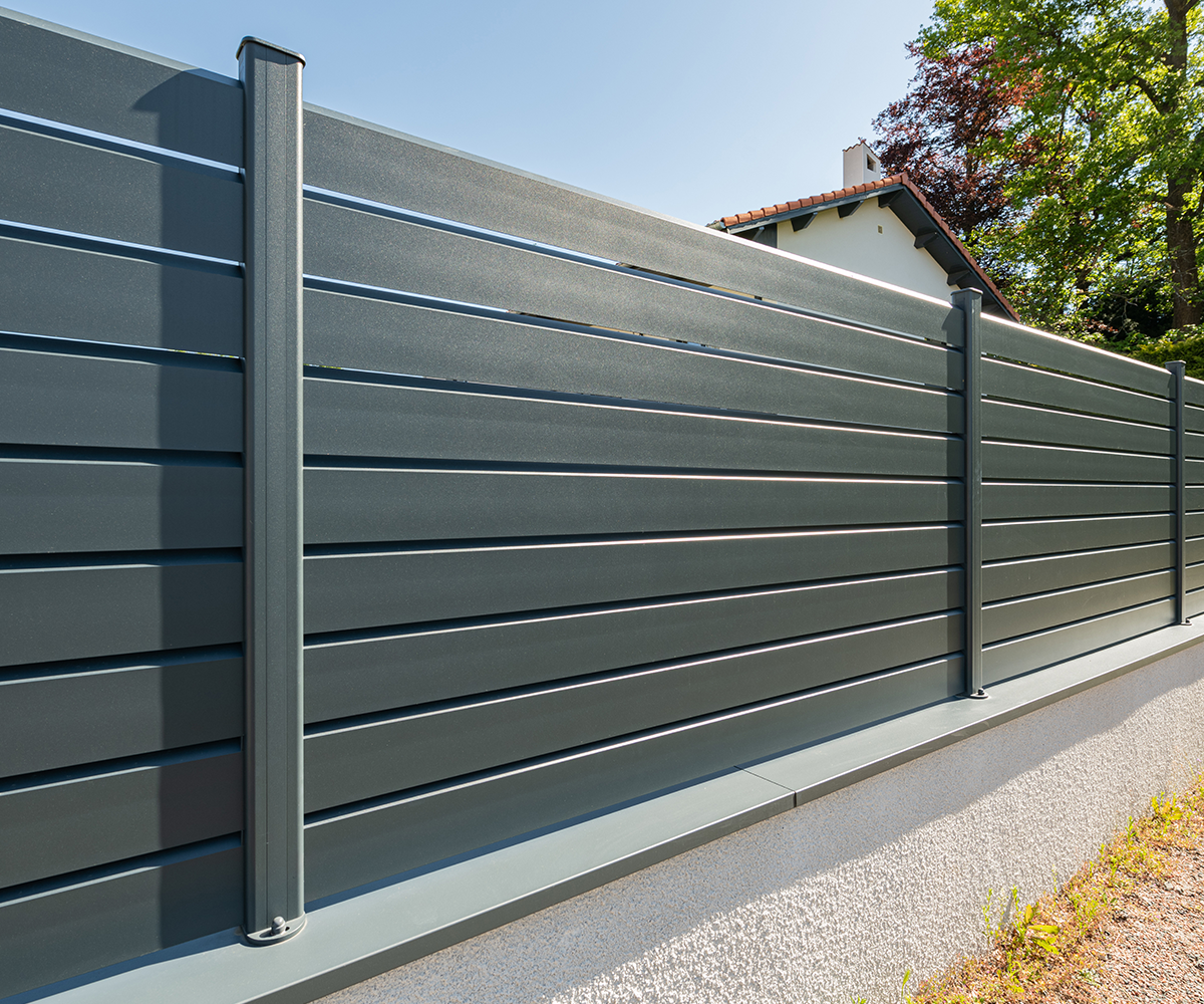 Les 4 avantages de la clôture brise-vue