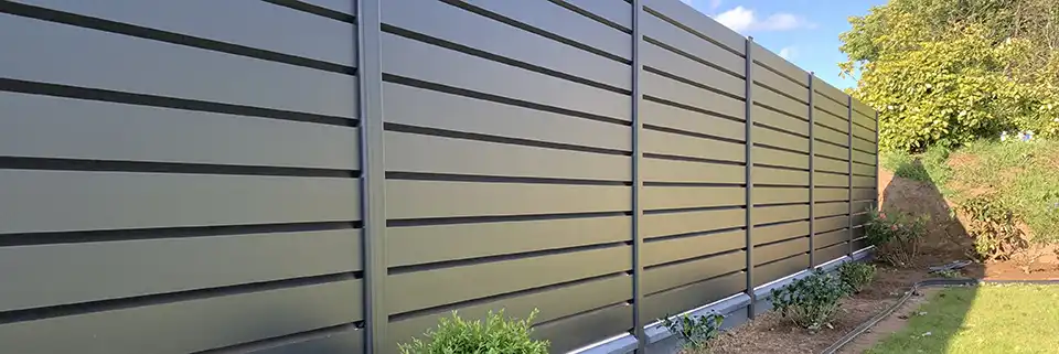 Clôture persiennée en aluminium Litenn Kostum