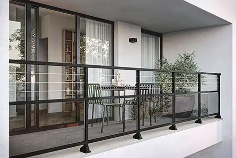 Garde-corps vitré en aluminium Vona Kostum