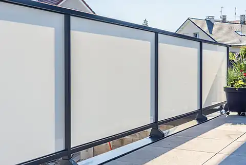 Garde-corps vitré en aluminium Evy Kostum