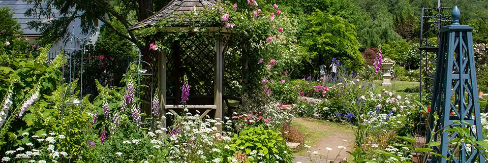 Jardin à l'anglaise avec un kiosque