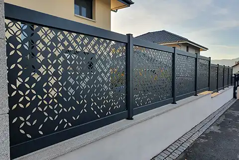 Clôture en aluminium avec décors l'Envol