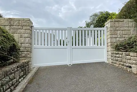 Portail semi-plein bas biais en aluminium Argoat Kostum