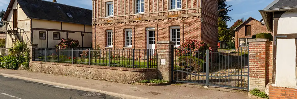 Portail ajouré en aluminium Gourin Kostum