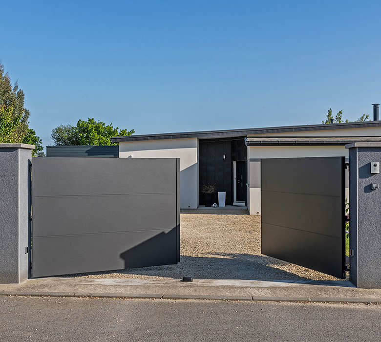 portail aluminium kostum battant sur mesure