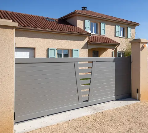 portail aluminium kostum coulissant sur mesure