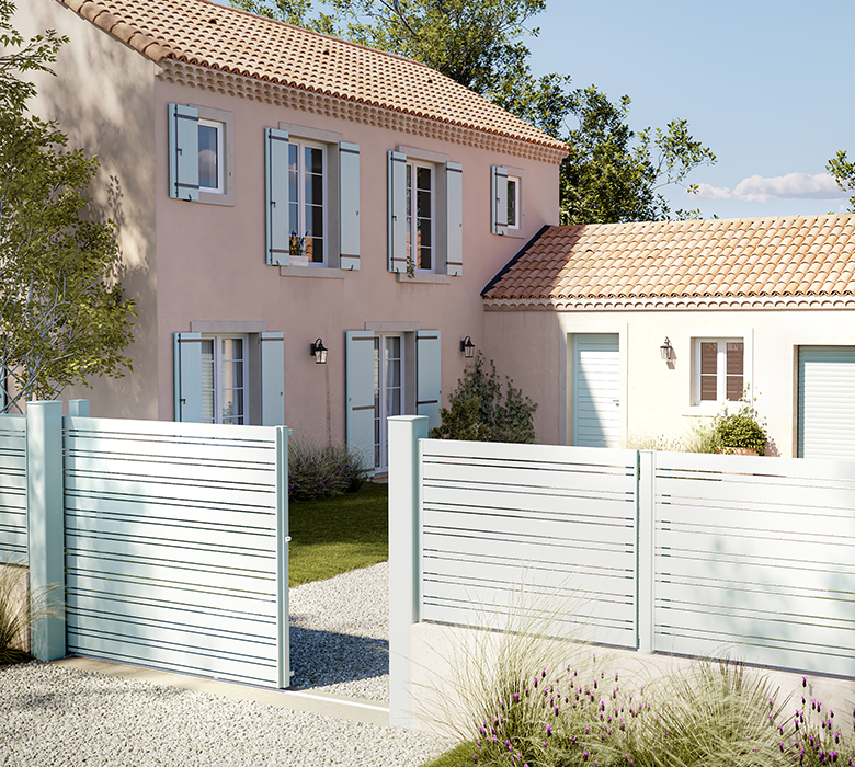 Portail en aluminium Kostum modèle Spas au design harmonisé avec la porte d'entrée Belcastel de chez Bel'M