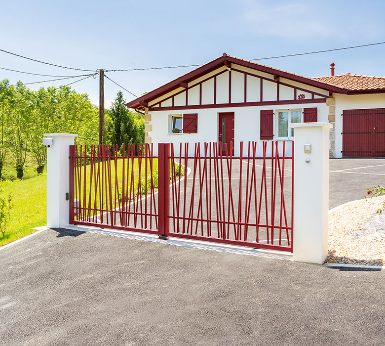 portail battant ajouré aluminium Dune Kostum RAL 3004