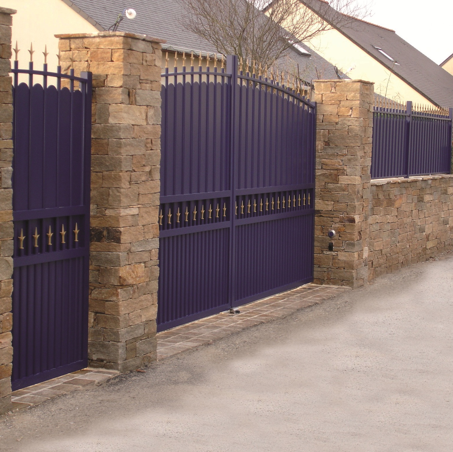 portail aluminium battant Confort Kostum RAL 5003