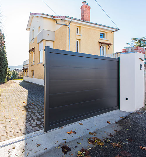 Portail aluminium karantan noir sablé