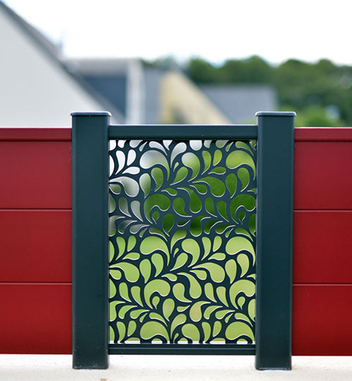 Clôture aluminium rouge pourpre
