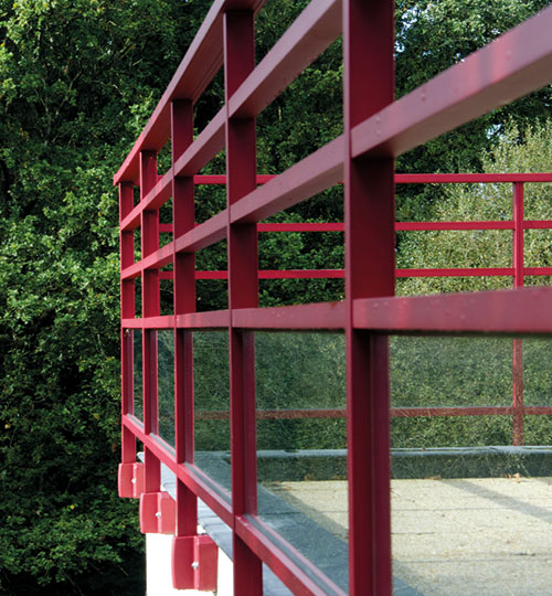 Garde-corps aluminium rouge pourpre
