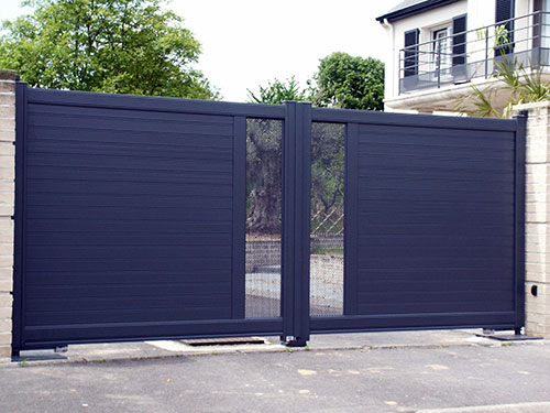 Portail aluminium bleu saphir