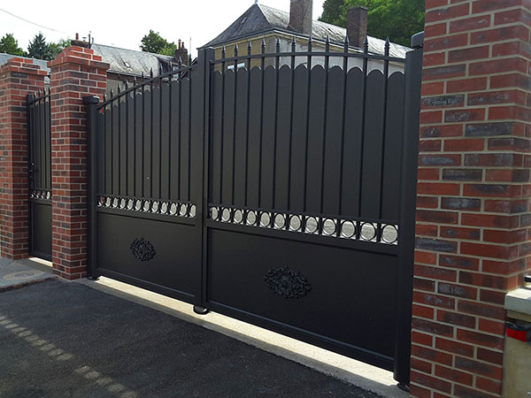 Portail aluminium noir foncé Kostum