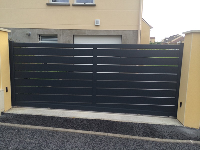 Portail aluminium coulissant Maez Kostum